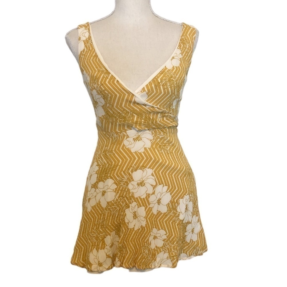 LULU'S Women's Wonderful Ways Yellow Floral Print Faux Wrap Skater Dress XS Yell - Picture 13 of 13